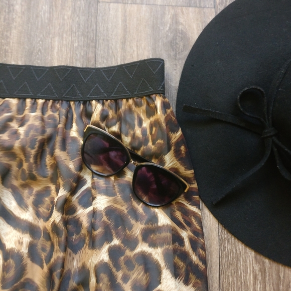 💎✨ Leopard Print Maxi Skirt - Picture 2 of 4